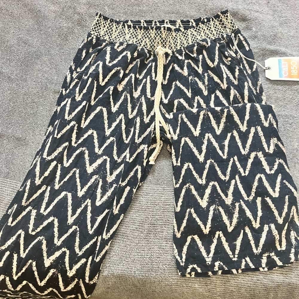 Women's Zigzag Patterned Wide Leg Pants - Black and Cream